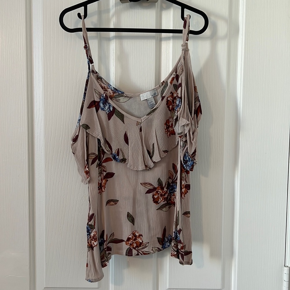 14th & Union • Off the shoulder shirt